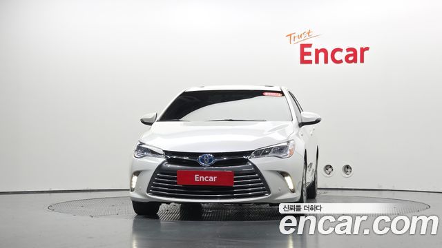 Toyota Camry Hybrid XLE 2017 — фото 3