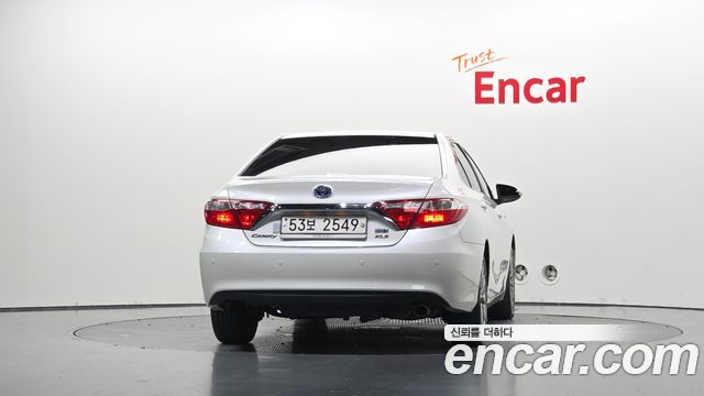 Toyota Camry Hybrid XLE 2017 — фото 4