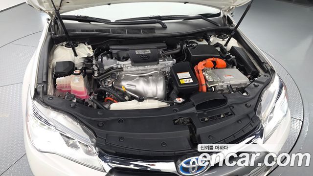 Toyota Camry Hybrid XLE 2017 — фото 6