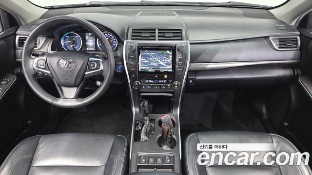 Toyota Camry Hybrid XLE 2017 — фото 7