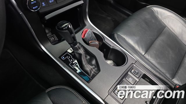 Toyota Camry Hybrid XLE 2017 — фото 9