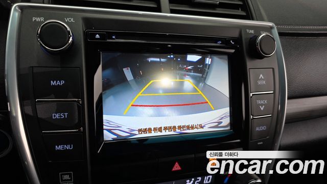 Toyota Camry Hybrid XLE 2017 — фото 15