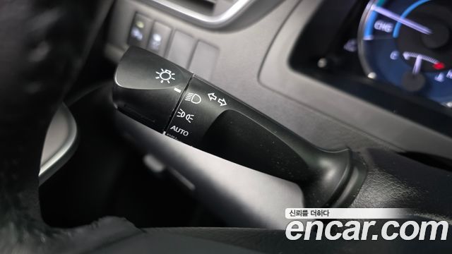 Toyota Camry Hybrid XLE 2017 — фото 19