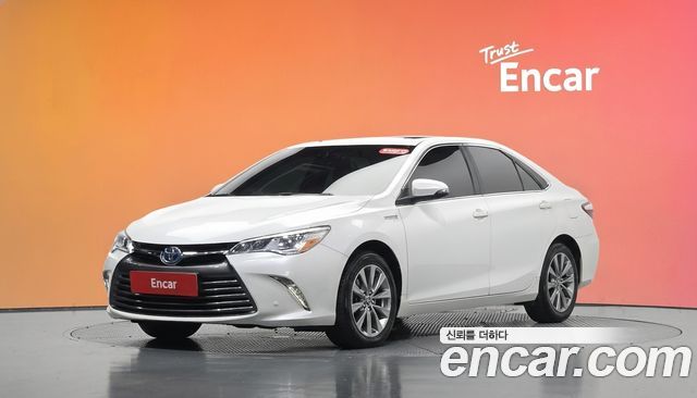 Toyota Camry Hybrid XLE 2017 — фото 1