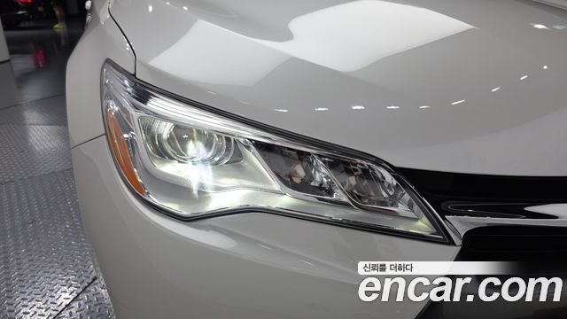 Toyota Camry Hybrid XLE 2017 — фото 22