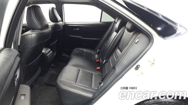 Toyota Camry Hybrid XLE 2017 — фото 26
