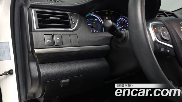 Toyota Camry Hybrid XLE 2017 — фото 30