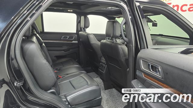 Ford Explorer 2.3 Limited 4WD 5th 2018 — фото 11