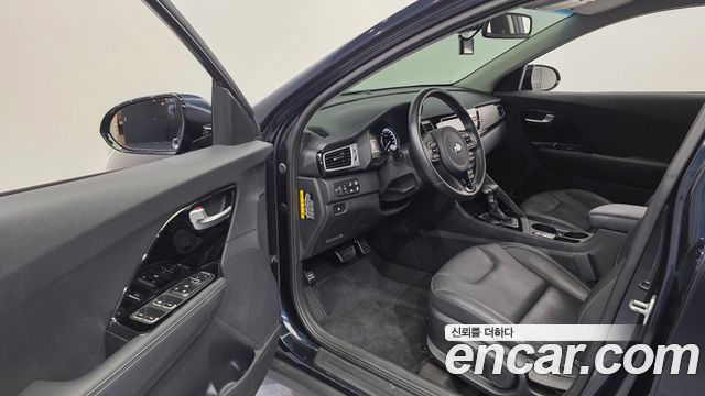 Kia Niro Prestige 2018 — фото 10
