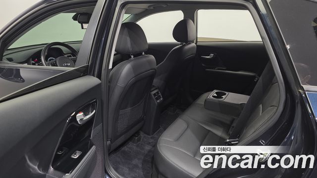 Kia Niro Prestige 2018 — фото 12