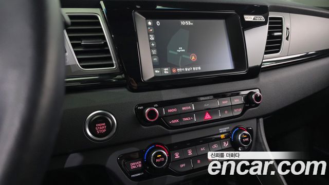 Kia Niro Prestige 2018 — фото 14