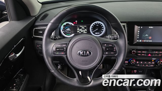 Kia Niro Prestige 2018 — фото 15