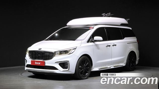 Kia Carnival 9-Seater Hi-Limousine Noblesse Special 2019 — фото 1