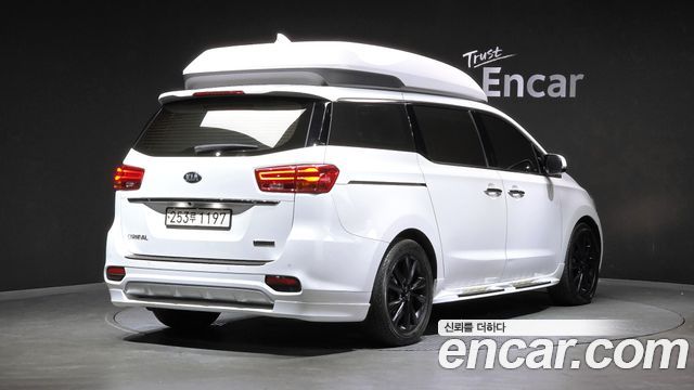 Kia Carnival 9-Seater Hi-Limousine Noblesse Special 2019 — фото 2