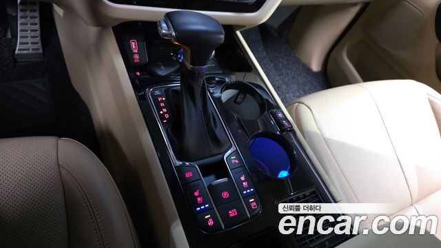 Kia Carnival 9-Seater Hi-Limousine Noblesse Special 2019 — фото 9