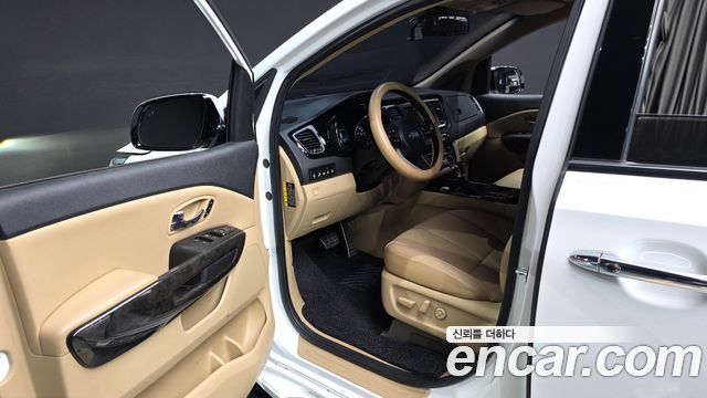 Kia Carnival 9-Seater Hi-Limousine Noblesse Special 2019 — фото 10