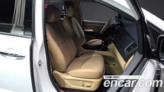 Kia Carnival 9-Seater Hi-Limousine Noblesse Special 2019 — фото 15