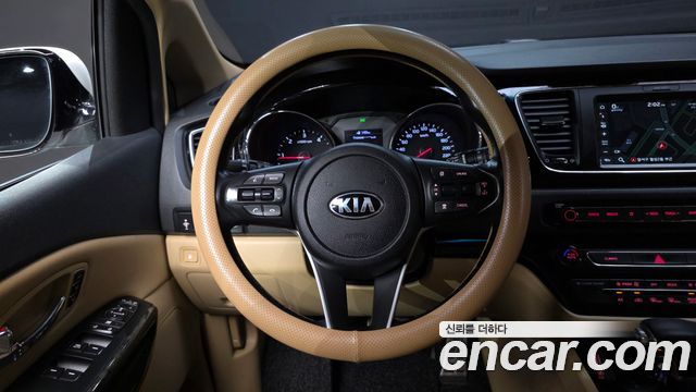 Kia Carnival 9-Seater Hi-Limousine Noblesse Special 2019 — фото 17