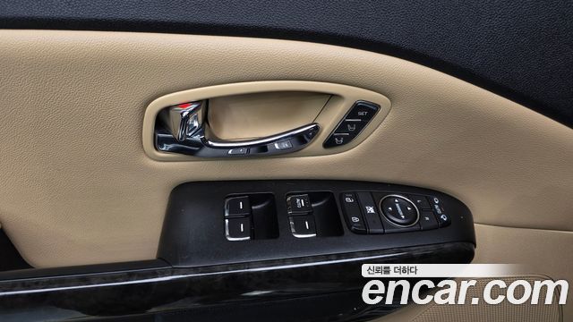 Kia Carnival 9-Seater Hi-Limousine Noblesse Special 2019 — фото 20