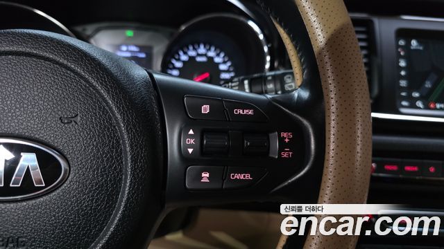 Kia Carnival 9-Seater Hi-Limousine Noblesse Special 2019 — фото 21