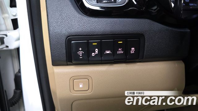 Kia Carnival 9-Seater Hi-Limousine Noblesse Special 2019 — фото 22
