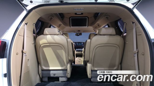Kia Carnival 9-Seater Hi-Limousine Noblesse Special 2019 — фото 33