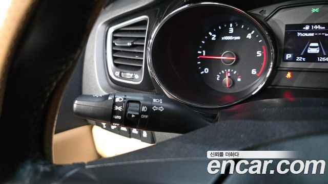 Kia Carnival 9-Seater Hi-Limousine Noblesse Special 2019 — фото 37