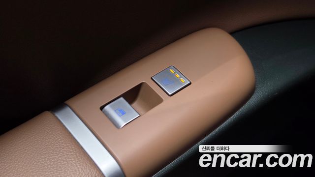 Hyundai Grandeur (GN7) 2,5 Gasoline 2WD Premium 2023 — фото 18