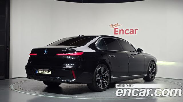 BMW 7 Series (G70) 750e xDrive M Sport 2023 — фото 2