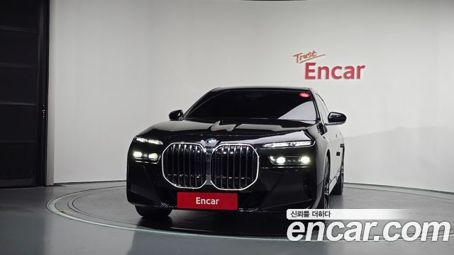 BMW 7 Series (G70) 750e xDrive M Sport 2023 — фото 3