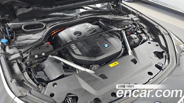 BMW 7 Series (G70) 750e xDrive M Sport 2023 — фото 6