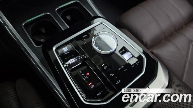 BMW 7 Series (G70) 750e xDrive M Sport 2023 — фото 9