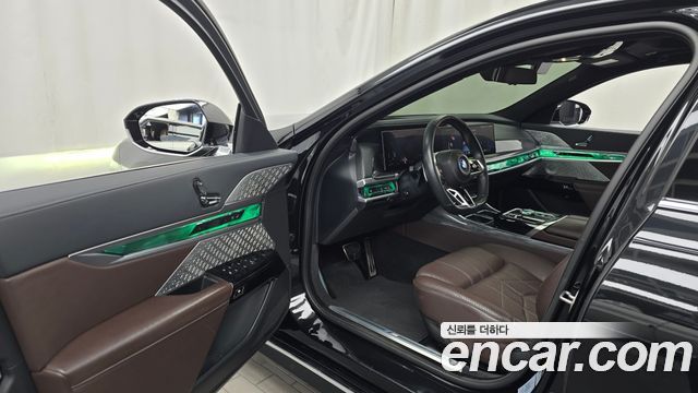 BMW 7 Series (G70) 750e xDrive M Sport 2023 — фото 10