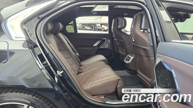 BMW 7 Series (G70) 750e xDrive M Sport 2023 — фото 12