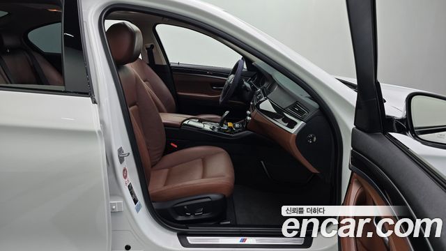 BMW 5 Series (F10) 520d xDrive M Aero Dynamic 2016 — фото 11