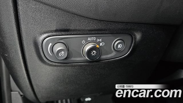 Chevrolet Equinox 2WD Premier 2019 — фото 17