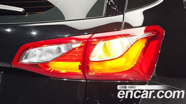 Chevrolet Equinox 2WD Premier 2019 — фото 23