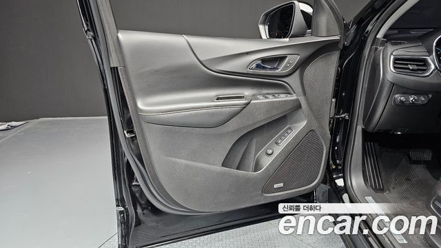 Chevrolet Equinox 2WD Premier 2019 — фото 24