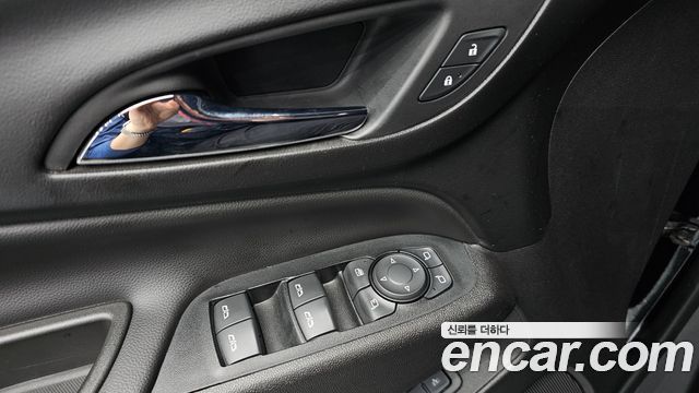 Chevrolet Equinox 2WD Premier 2019 — фото 28