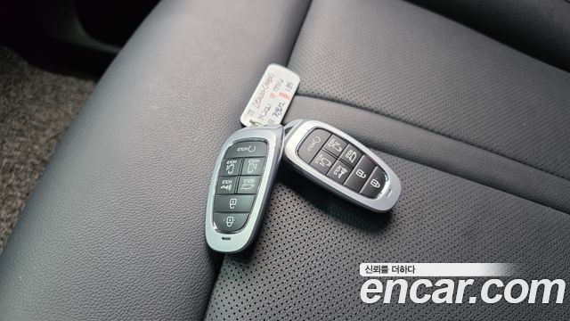 Hyundai Staria Lounge 9-Seater Prestige 2022 — фото 17