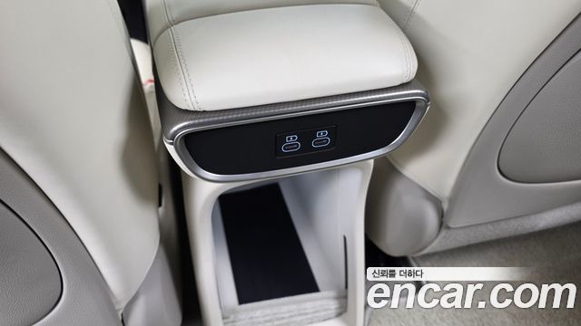 Genesis GV60 Standard 2022 — фото 32