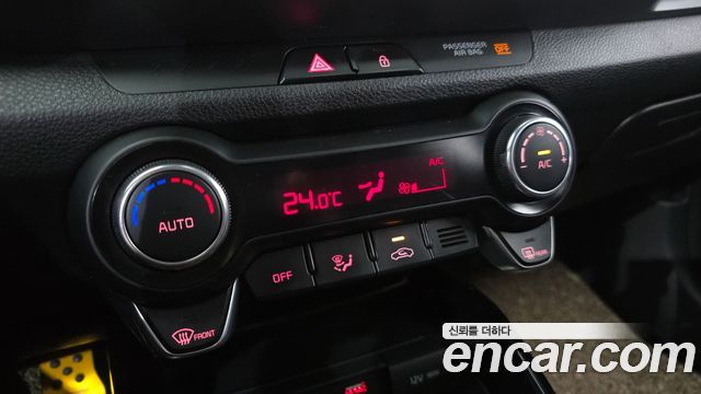 Kia Stonic Diesel 1.6 Prestige 2018 — фото 29