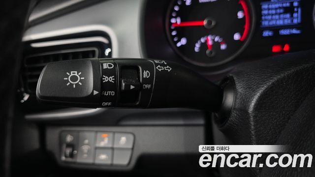Kia Stonic Diesel 1.6 Prestige 2018 — фото 30
