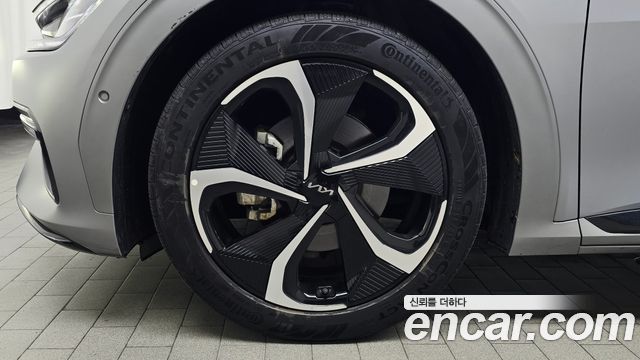 Kia EV6 Long Range 4WD GT Line 2023 — фото 5