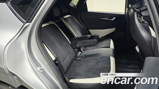 Kia EV6 Long Range 4WD GT Line 2023 — фото 11