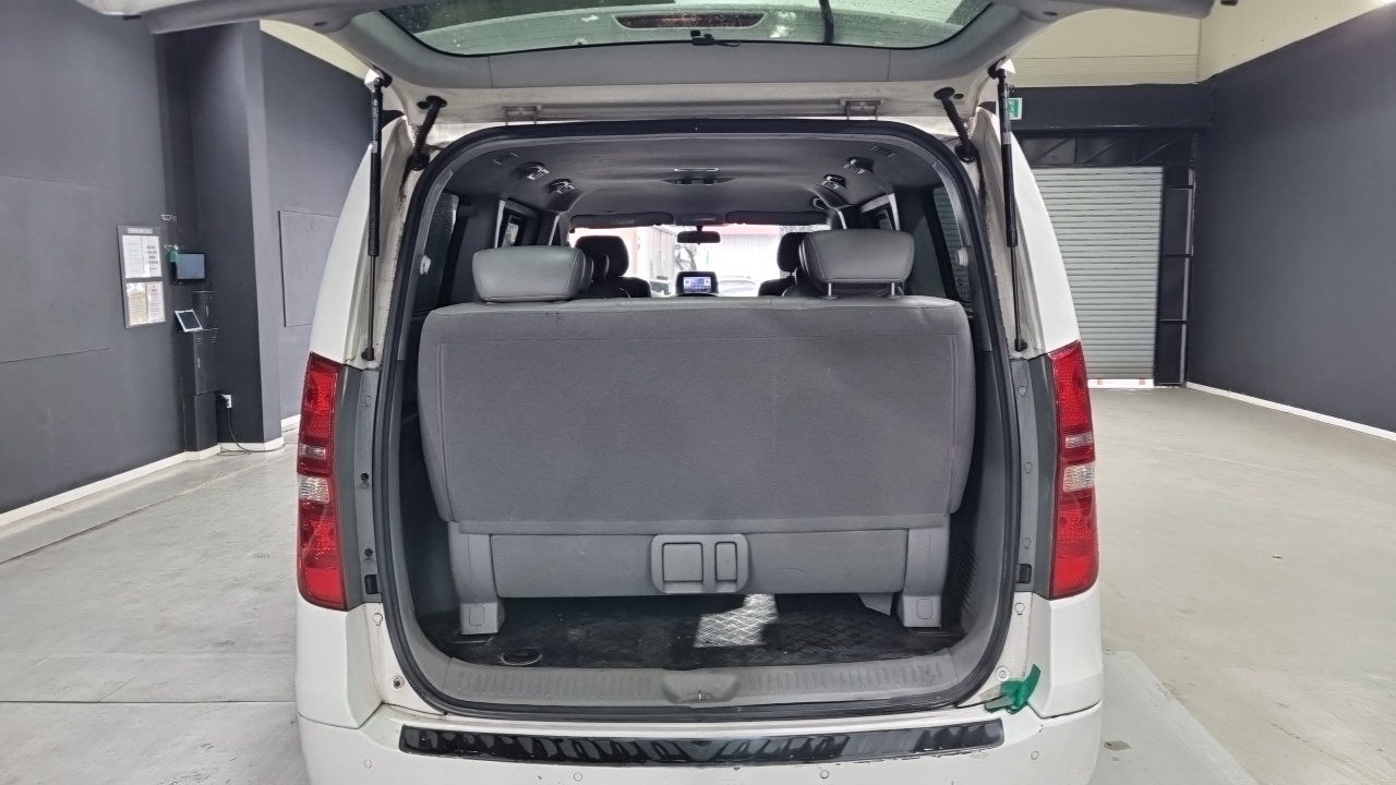 Hyundai Grand Starex 12-Seater Wagon CVX Luxury 2015 — фото 5