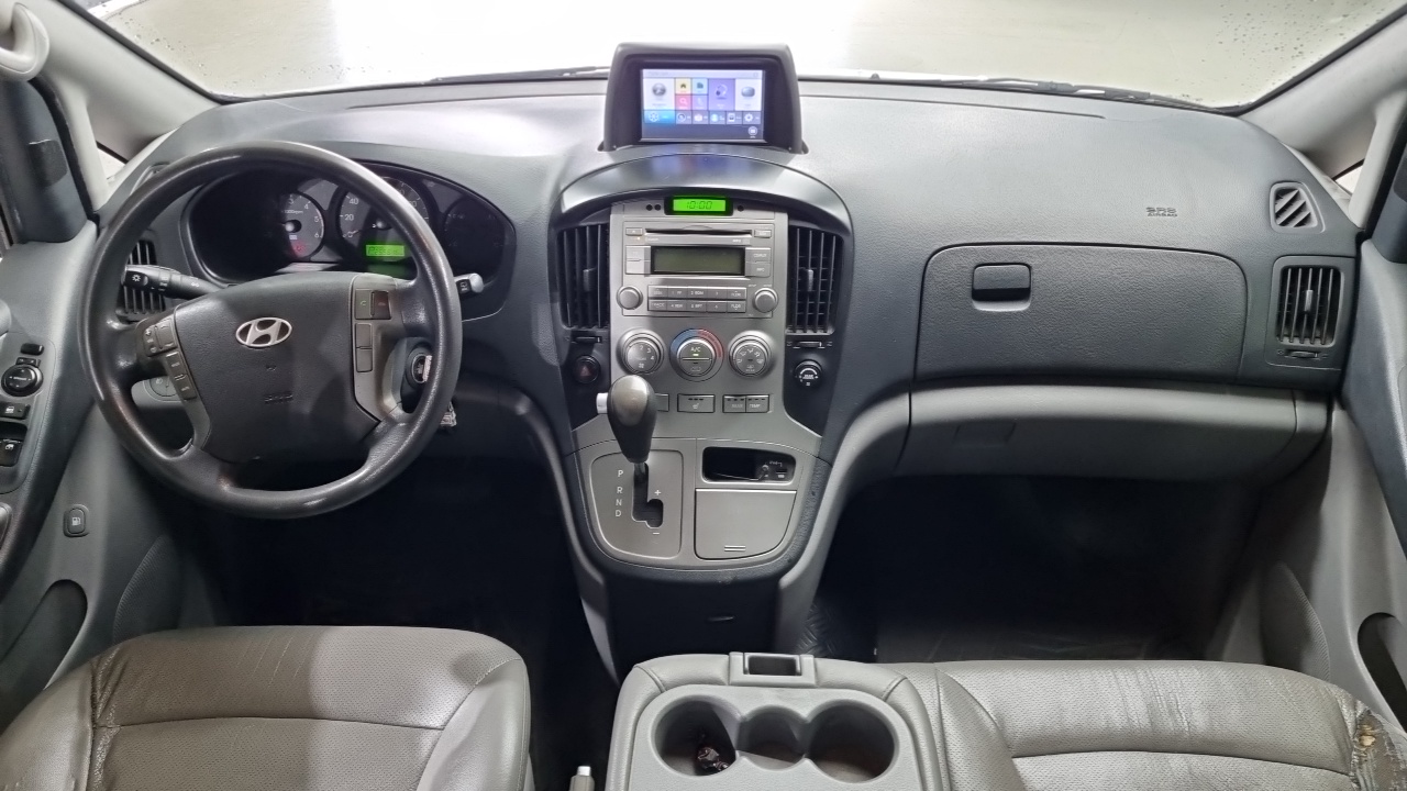Hyundai Grand Starex 12-Seater Wagon CVX Luxury 2015 — фото 7