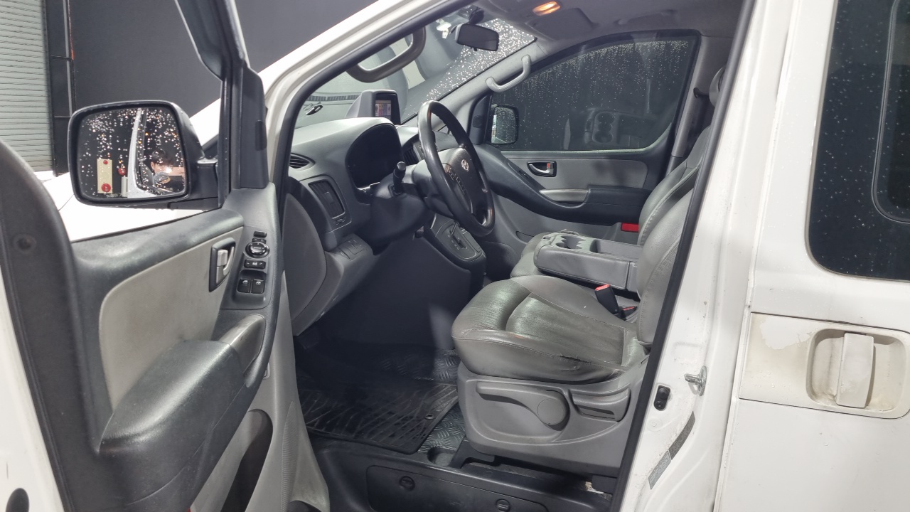 Hyundai Grand Starex 12-Seater Wagon CVX Luxury 2015 — фото 10