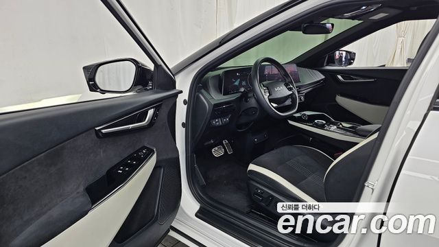 Kia EV6 Long Range 4WD GT Line 2022 — фото 10