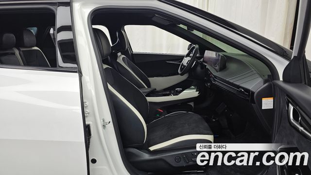 Kia EV6 Long Range 4WD GT Line 2022 — фото 32